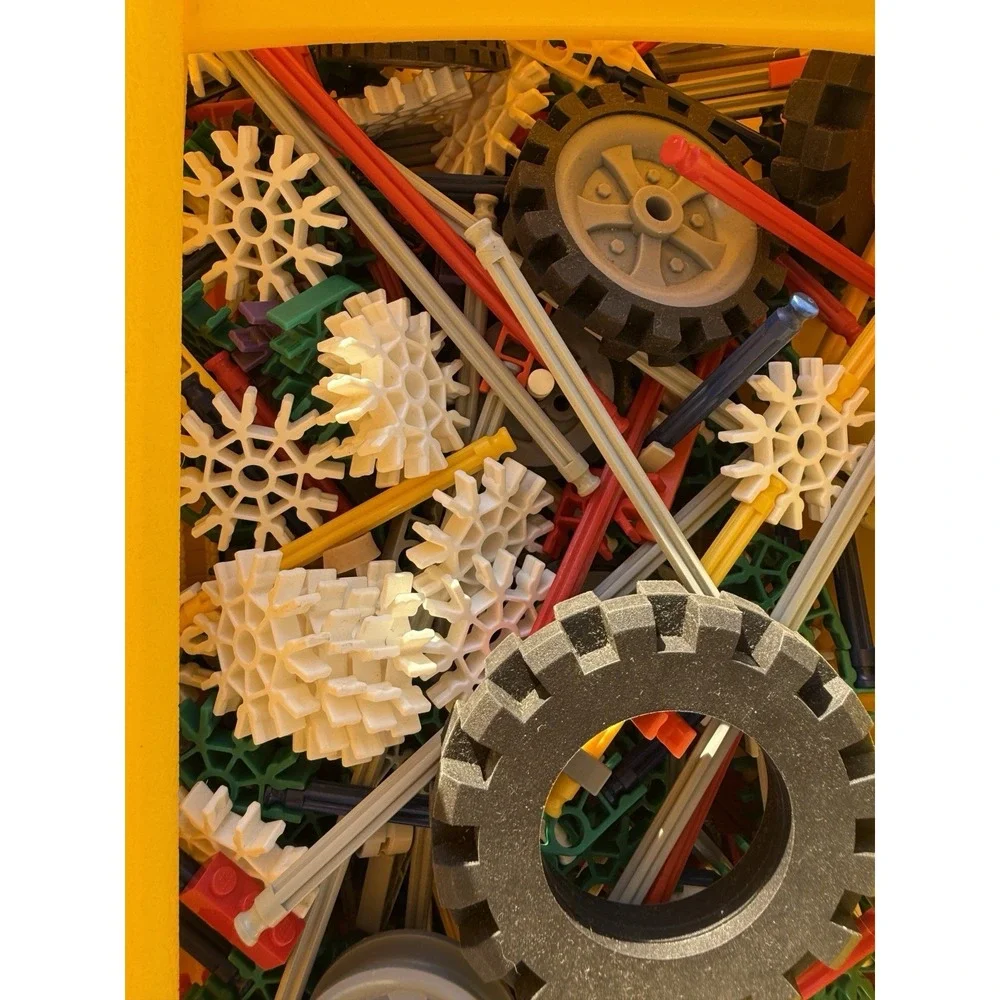K'NEX Vintage Parts Lot Over 4.5 Lbs Including Yellow Case‎ 1990's